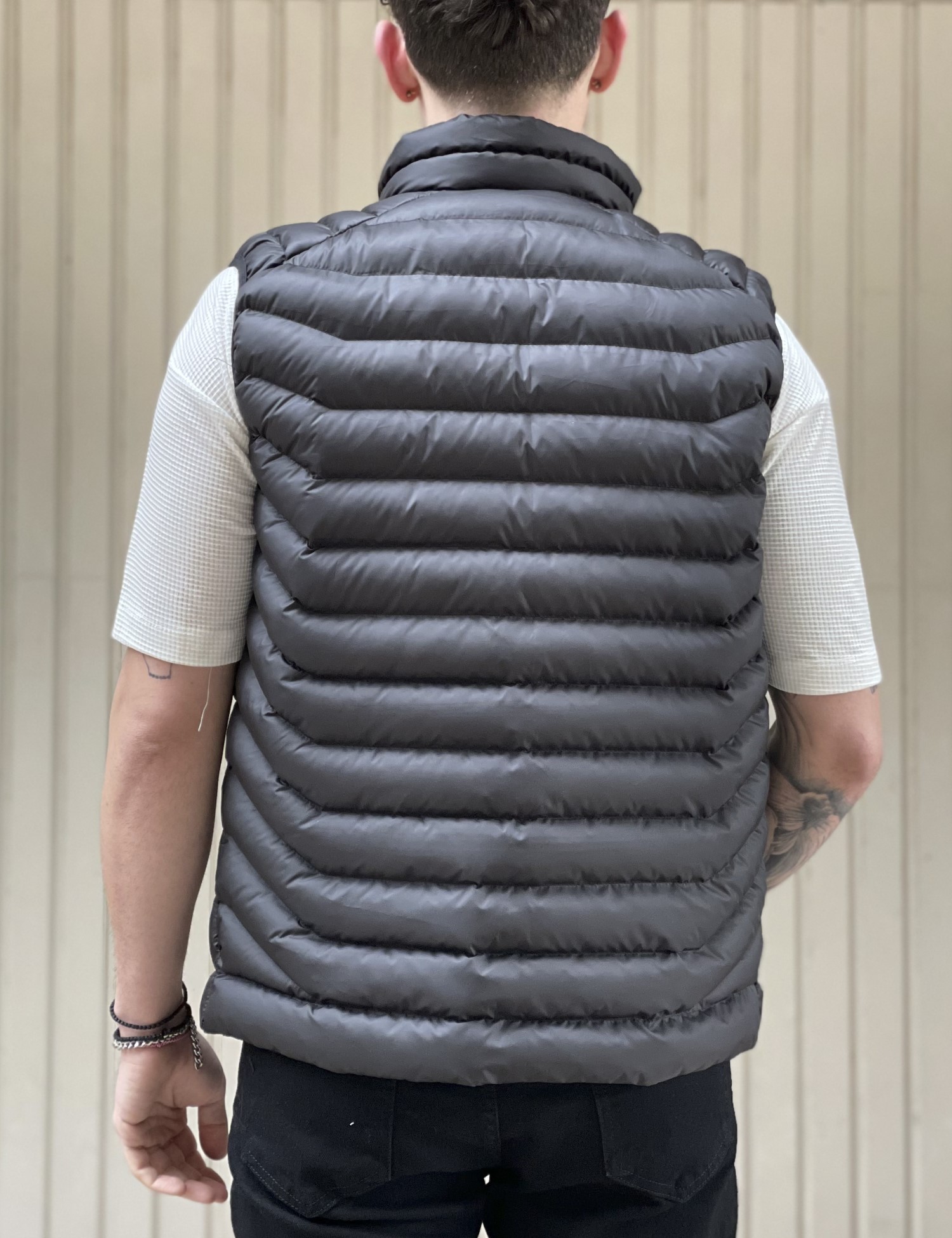 Ανδρικό μαύρο αμάνικο μπουφάν καπιτονέ 3417 φωτογραφία